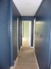 couloir murs bleu.jpg